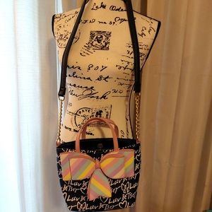 Beautiful Betsey Johnson purse 💕